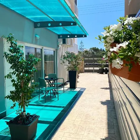Livia's Appartments דירה