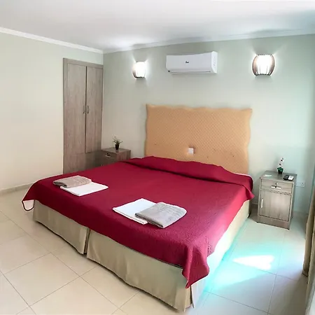 Livia's Appartments דירה Paphos